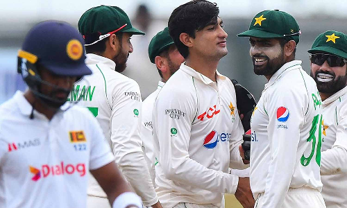 3-வது நாள் ஆட்ட நேர முடிவில் 5 விக்கெட்டை இழந்தது இலங்கை அணி