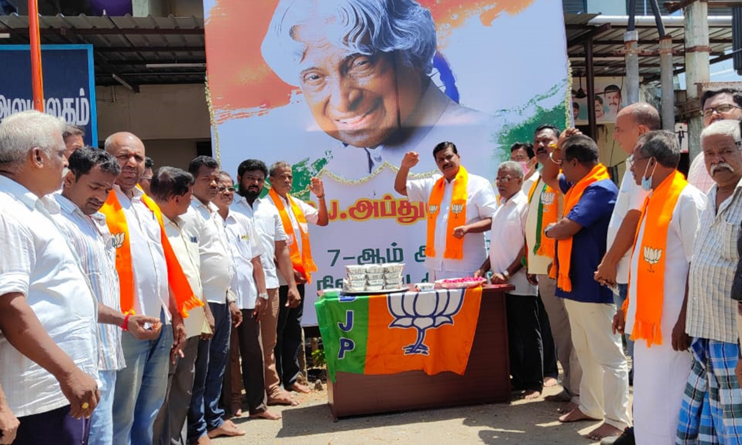 அப்துல்கலாம் நினைவு நாளையொட்டி பொதுமக்களுக்கு அன்னதானம் அப்துல்கலாம் நினைவு நாளையொட்டி பொதுமக்களுக்கு அன்னதானம்