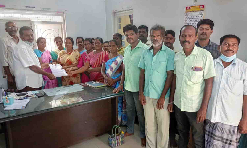 அடிப்படை வசதிகளை நிறைவேற்ற கோரி இடுவாய் செந்தில்நகர் பொதுமக்கள் மனு