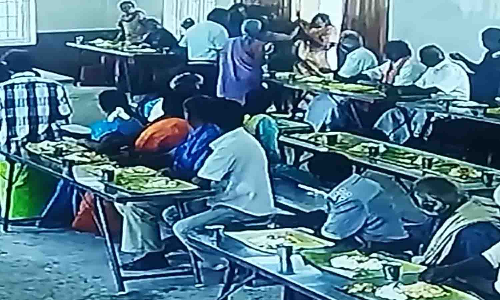 கண் பார்வையற்றவர் மீது தாக்குதல் - அவினாசி கோவில் பெண் பணியாளர் சஸ்பெண்டு