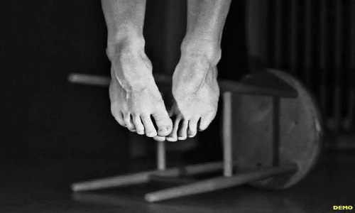 தேனி அருகே நோய் கொடுமையால் வாலிபர் தற்கொலை