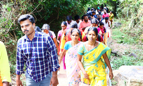 நாளை ஆடி அமாவாசை: சதுரகிரியில் குவிய தொடங்கிய பக்தர்கள்