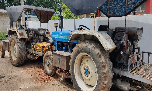 களியக்காவிளை அருகே அனுமதி இல்லாமல் பாறைகள் உடைப்பு - 2 வாகனங்கள் பறிமுதல்