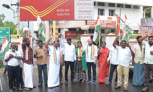 ராகுல் காந்தி கைதை கண்டித்து  திண்டுக்கல்லில் காங்கிரசார் ஆர்ப்பாட்டம்