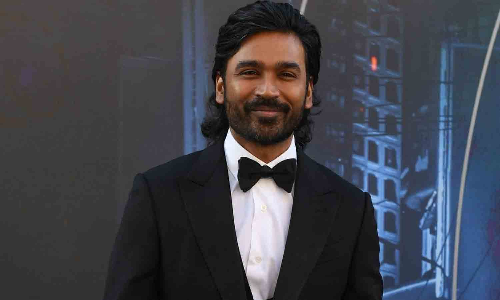 தனுஷுடன் நெருக்கம் காட்டும் பிரபல நடிகை.. குழப்பத்தில் ரசிகர்கள்