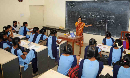 ஆசிரியர்கள் பணி மாறுதலால் பள்ளி மாணவர்களின் கல்வித்தரம் பாதிக்கும் அபாயம்