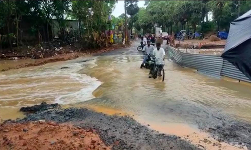 காட்டுமன்னார்கோவில் பகுதியில் 12 செ.மீ. மழை: காட்டாற்று வெள்ளத்தில் அடித்து செல்லப்பட்ட தளவாடபொருட்கள்