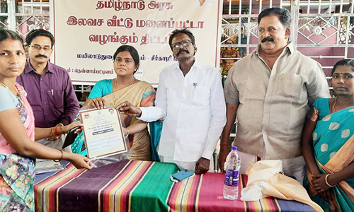 சுனாமியால் பாதிக்கப்பட்ட அனைவருக்கும் விரைவில் வீட்டுமனை பட்டா- கலெக்டர் பேச்சு