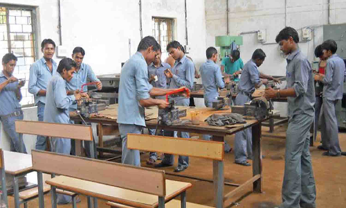 தாராபுரம் அரசு தொழிற்பயிற்சி நிலையத்தில் ஒப்பந்த பயிற்றுநர் காலி பணிக்கு ஆட்கள் தேர்வு