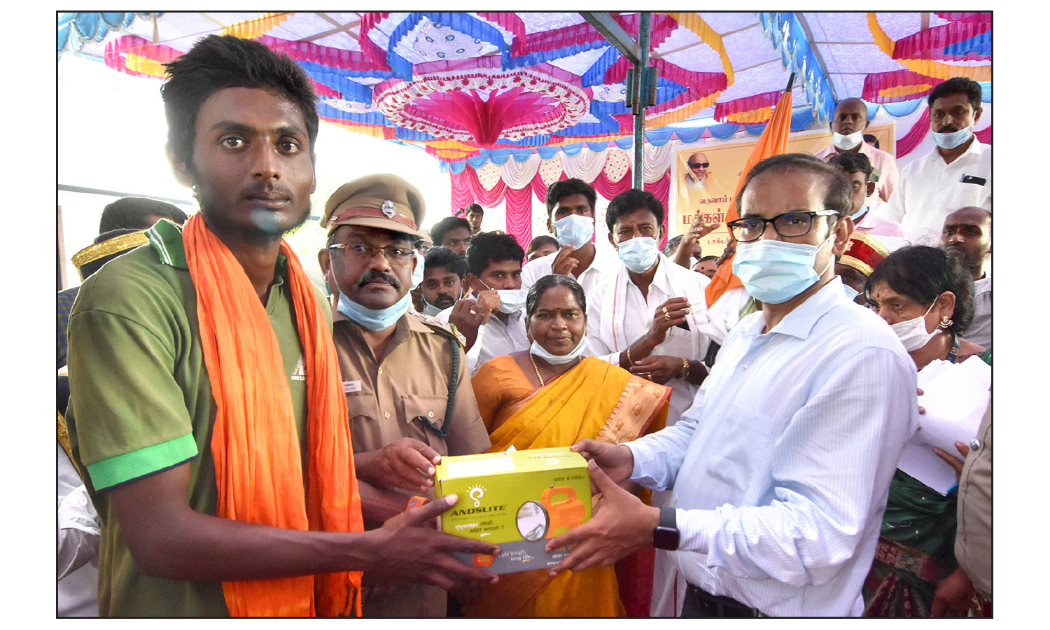 உரிகம் கிராமத்தில் 321 பயனாளிகளுக்கு நல திட்ட உதவிகள் உரிகம் கிராமத்தில் 321 பயனாளிகளுக்கு நல திட்ட உதவிகள்