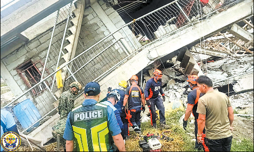 பிலிப்பைன்சை உலுக்கிய பயங்கர நிலநடுக்கம்: 4 பேர் பலி