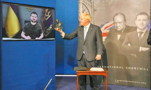 உக்ரைன் அதிபருக்கு விருது வழங்கி கவுரவித்த போரிஸ் ஜான்சன்