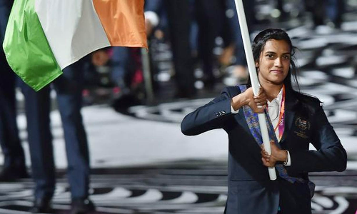 காமன்வெல்த் விளையாட்டு போட்டி: தொடக்க விழாவில் தேசிய கொடியை ஏந்திச்செல்லும் பிவி சிந்து