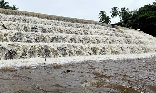 கொட்டக்குடி ஆற்றில் வெள்ளப்பெருக்கு அணைப்பிள்ளையார் நீர்வீழ்ச்சியில் மக்கள் குளிக்க தடை