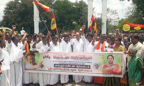 தேனியில் தே.மு.தி.க-வினர் ஆர்ப்பாட்டம்