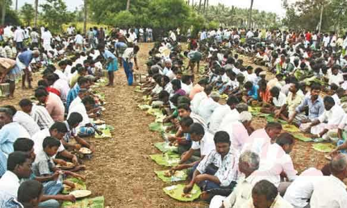 மலையாம்பட்டி கோவிலில் ஆண்கள் மட்டுமே கலந்து கொள்ளும் சமபந்தி விருந்து விழா