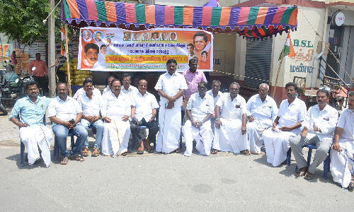 கிருஷ்ணகிரியில்  காங்கிரஸ் கட்சியினர் அறப்போராட்டம்