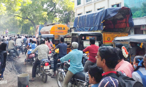 வேலூரில் போக்குவரத்து நெரிசல் அதிகரிப்பு