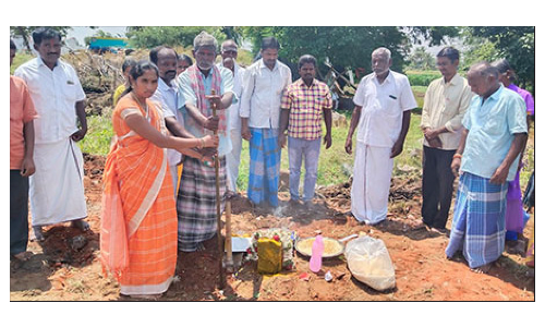 சிக்கதிம்மன அள்ளி கிராமத்தில்  ரூ.4.63 லட்சம் மதிப்பீட்டில்   பள்ளி சுற்றுச் சுவர் கட்டும் பணி