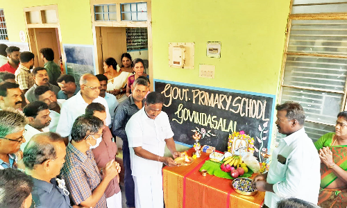 அரசு பள்ளியில் மேம்பாட்டு பணிகள்  நேரு எம்.எல்.ஏ. தொடங்கி வைத்தார்