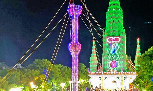 தெற்குகள்ளிகுளம்  பரிசுத்த அதிசய பனிமாதா ஆலய திருவிழா கொடியேற்றத்துடன் தொடங்கியது