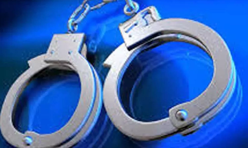 கஞ்சா, புகையிலை பொருட்கள் விற்ற வாலிபர் கைது