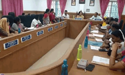 மங்குழியில் தற்காலிக பாலம் அமைத்து தர வேண்டும்-கவுன்சிலர்கள் கோரிக்கை