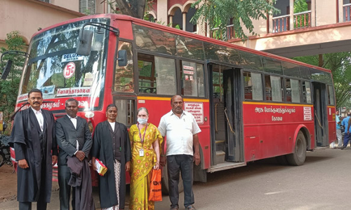 வாலிபரின் குடும்பத்துக்கு இழப்பீடு வழங்காததால் அரசு பஸ் ஜப்தி