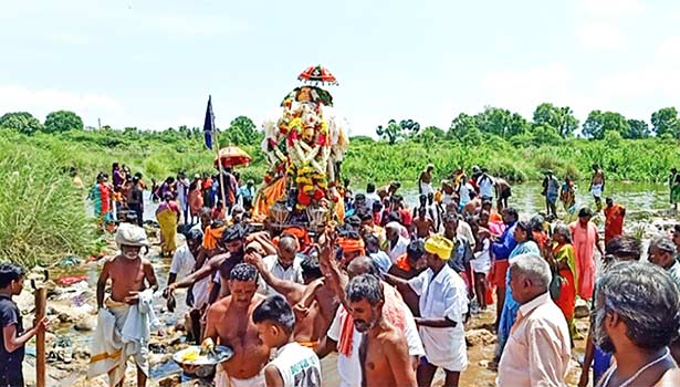 அணைப்பட்டி ஆஞ்சநேயர் கோவிலில் பக்தர்கள் சிறப்பு வழிபாடு அணைப்பட்டி ஆஞ்சநேயர் கோவிலில் பக்தர்கள் சிறப்பு வழிபாடு