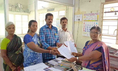 நடுரோட்டில் வீட்டுமனை இடம் - சகோதரர்கள் அதிர்ச்சி