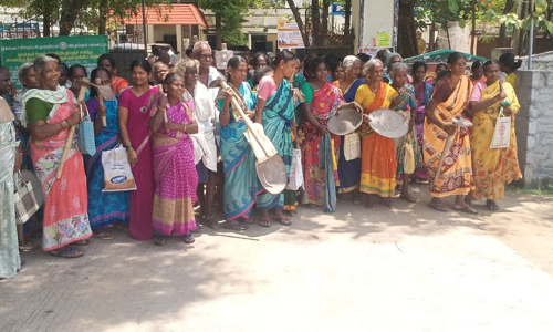 100 நாள் வேலையில் பாரபட்சம் யூனியன் அலுவலகத்தில் பெண்கள் முற்றுகை