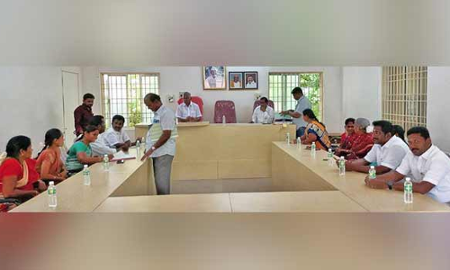 பொத்தனூர் பேரூராட்சி பகுதியில் செல்போன் டவர் அமைக்க கவுன்சிலர்கள் எதிர்ப்பு