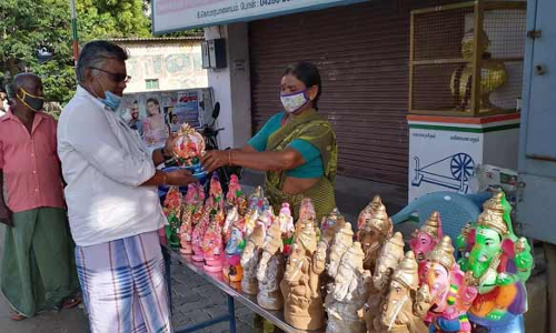 விநாயகர் சிலைகள் தயாரிப்பு பணிகள் பாதிப்பால் வியாபாரிகள் கவலை