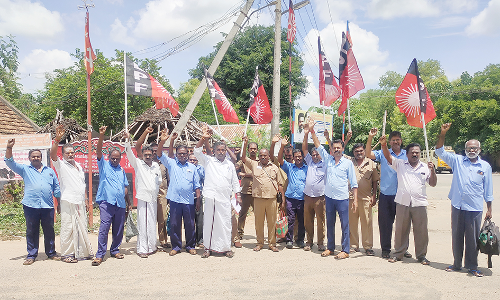 தி.மு.க. தொழிற்சங்கத்தினர் ஆர்ப்பாட்டம்