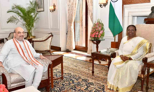 குடியரசுத் தலைவர் திரவுபதி முர்முவுடன், மத்திய மந்திரிகள் அமித்ஷா, ஸ்மிரிதி இரானி சந்திப்பு