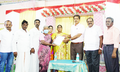 42 பேருக்கு இலவச வீட்டு மனை பட்டா