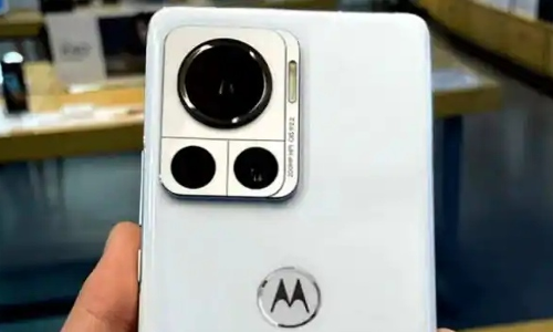 200 மெகாபிக்சல் கேமரா கொண்ட உலகின் முதல் ஸ்மார்ட்போனை தயாரித்துள்ளது மோட்டோ நிறுவனம்