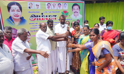 தென்னமநல்லூர் பகுதியில்  சாக்கடை கால்வாய் அமைக்கும் பணி