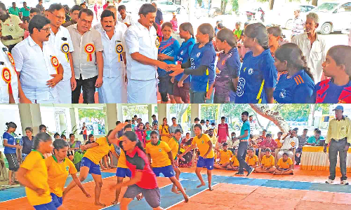 பெண்களுக்கான கபடி சாம்பியன்ஷிப் போட்டி - அமைச்சர் மு.பெ.சாமிநாதன் தொடங்கி வைத்தார்