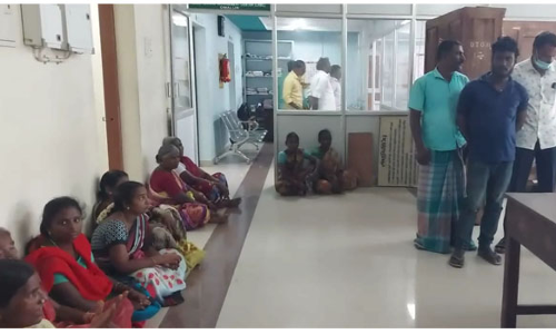 அரசு ஒதுக்கிய வீட்டுமனை நிலத்தை வழங்க கோரி தர்ணா போராட்டம்