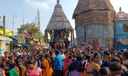 வில்லியனூர் திருக்காமீஸ்வரர் கோவிலில் ஆடிப்பூர தேரோட்டம்