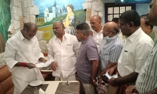 ரங்கசாமியிடம் நேரு வீதி வியாபாரிகள் சங்கம் மனு