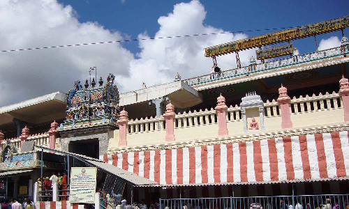 திருத்தணி முருகன் கோவில் 5 கடைகள் கோவில் வசம் ஒப்படைப்பு