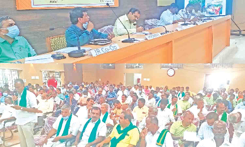 மங்கலம் மின்வாரிய அலுவலகத்தை திருப்பூர் டிவிசனுடன் இணைக்க வேண்டும் - விவசாயிகள் கோரிக்கை