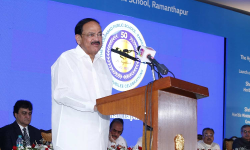 சில பள்ளிகள் மாணவர்களின் தாய்மொழியை இழிவாகப் பார்க்கின்றன- குடியரசு துணைத் தலைவர் வருத்தம்