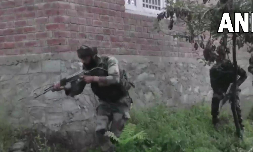 லஷ்கர் இ தொய்பா பயங்கரவாதி சுட்டுக் கொலை- பாதுகாப்பு படையினர் அதிரடி