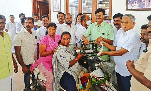 கம்பத்தில் பொதுமக்களுக்கு நலத்திட்ட உதவிகள்