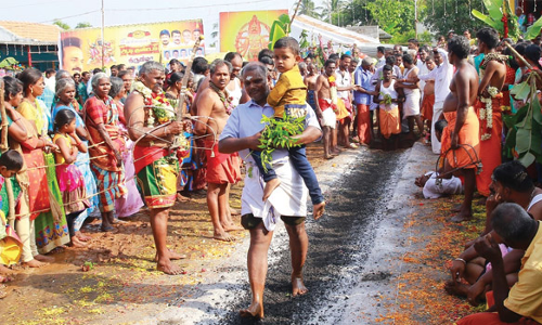 தொட்டிபாளையம் பத்ரகாளியம்மன் கோவில் திருவிழாவில் குண்டம் இறங்கிய பக்தர்கள்