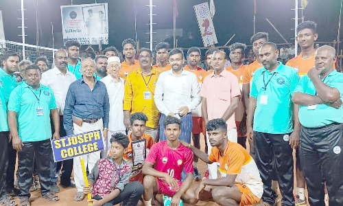 மாநில அளவிலான கைப்பந்து போட்டி- கலெக்டர் தொடங்கி வைத்தார்