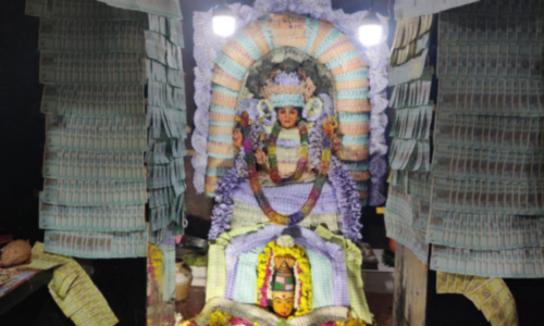 பூந்தமல்லி அருகே 10 லட்சம் ரூபாய் நோட்டுகளால் அம்மனுக்கு அலங்காரம்- பக்தர்கள் தரிசனம்
